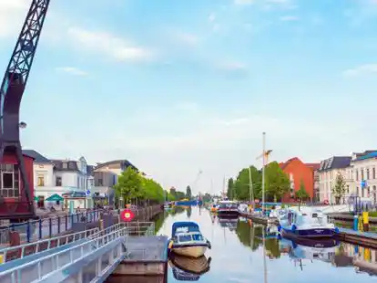 Blick in den Oldenburger Hafen: Hier machte auch Buchautor Florian Hanauer einige Tage fest, um die Stadt zu erkunden.