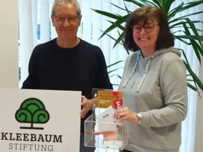 Stellen die Initiative &bdquo;Ticketsponsoring&ldquo; vor Dr. Aloys Klaus und Conny Fredewe&szlig;