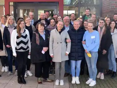 Tagung christlicher Lehrkr&auml;fte an Katholischer Akademie Stapelfeld mit Prof. Dr. Franz B&ouml;lsker (2. von links), Uwe Kathmann (9. von links) und Matthias Soika (15. von rechts)