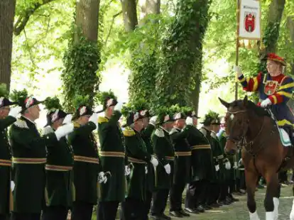 Am Dienstag nach Pfingsten kommen die Offiziere auf der Herrlichkeit zusammen. Unter anderem werden dort dann die neuen Rekruten vereidigt. Nach drei Jahren Pause soll es diesmal wieder so stattfinden.
