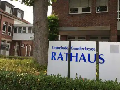 Der Ganderkeseer Ratsherr Andreas Kowitz (Die Linke) ist mit der telefonischen Erreichbarkeit des Rathauses (Bild) unzufrieden.