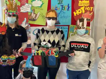 Kreativ: Aus alten 3D-Brillen bastelten sich die Jugendlichen eine Maskerade.