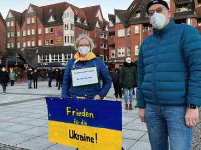 Mahnwache auf dem Nordenhamer Marktplatz f&uuml;r den Frieden in der Ukraine.