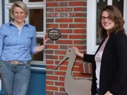 Hebamme Regina Peters-Trippner (links) mit ihrer neuen Kollegin Michelle Seifert aus Harkebr&uuml;gge.