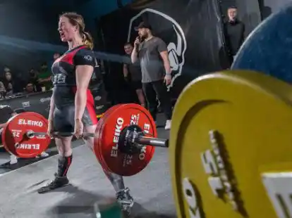 Shirin Kern (24) belegte den 4. Platz: Dass sie im 6. Monat schwanger ist, hielt sich nicht davon ab 180 Kilogramm zu heben.