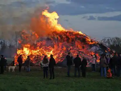 Werden in diesem Jahr wieder entz&uuml;ndet: Mehrere Osterfeuer gibt es in der Samtgemeinde Harpstedt.