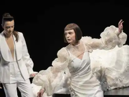 Das St&uuml;ck &bdquo;Schwarze Schw&auml;ne&ldquo; von   Christina Kettering mit Franziska Werner und Julia Friede feiert an diesem Freitag Premiere im Kleinen Haus.