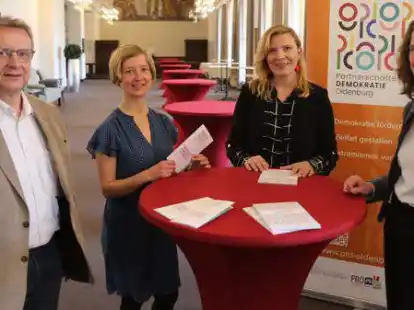 Wollen die Demokratie st&auml;rken und laden zum Mitmachen ein (von links): Eckhard Wache, Lena Wiggers, Aliz M&uuml;ller und Melanie Blinzler