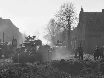 Die Stadt Friesoythe wurde bei K&auml;mpfen zwischen deutschen und kanadischen Soldaten v&ouml;llig zerst&ouml;rt. Hier ein Blick von der Stadtmitte in Richtung Moorstra&szlig;e.