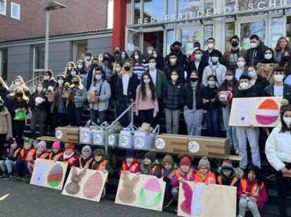 Das Projekt lie&szlig; Sch&uuml;ler und Kinder zusammenr&uuml;cken.