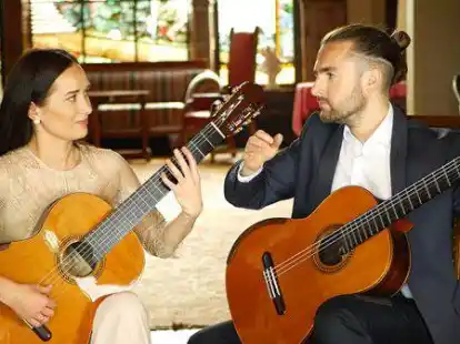 Arsen Asanov und Dariya Panasevych vom &bdquo;Duo Sempre&ldquo; stammen aus der Ukraine. Von ihnen ist Klassisches und Modernes zu h&ouml;ren.