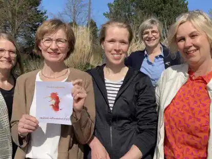 Der Vorstand der Kreis-Landfrauen freuen sich auf den Landfrauenabend am 29. April. Von links: Nina Tjarks (Kasse), Heike Langediers (Vorsitzende), Antje Eilers, Anke Eden-J&uuml;rgens (1. stellv. Vorsitzende), Berit Behrens (2. stellv. Vorsitzende).