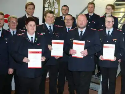 Wurden geehrt und gew&auml;hlt (von links): Sebastian Otte, Werner Bahrs, Timo Gralheer, Petra Nobis, Hergen Bahrs, Marcel Bandorski, Thomas Maschmann, Frank Bollhorst, Jelco Ohlendorf, Emma Strodthoff, Andr&eacute; Gerke und Torsten Bahrs.