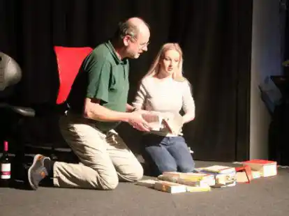 Rolf Wilkens und Marie Strieben in dem St&uuml;ck &bdquo;Wir sind die Neuen&ldquo;