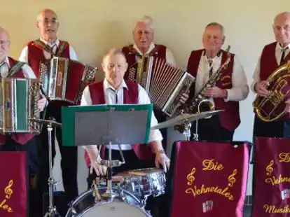 Legen wieder los: Die Vehnetaler Musikanten starten nach der Corona-Pause mit einem Auftritt in Jeddeloh II.