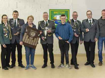 Die Gewinnerinnen und Gewinner: (von links) Tamino B&uuml;ttner, Melanie Eilts, Joachim Eilts, Edith Cording, Ulrich von Otte, Tom Gr&uuml;ndel, Markus Rupp, Kevin Ahrens, Hartmut Sch&uuml;tte und Marla-Rene Sch&uuml;tte
