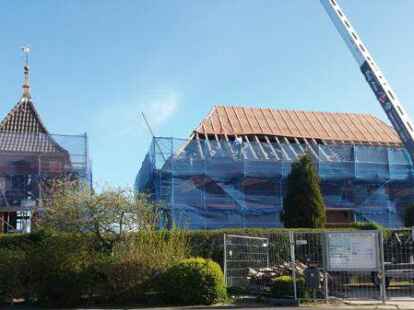 Die Deichkirche von Carolinensiel wird gegenw&auml;rtig gr&uuml;ndlich saniert und erh&auml;lt unter anderem eine neue Dacheindeckung.