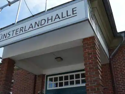 Der Eingang der 1929 erbauten M&uuml;nsterlandhalle: Diese ist zurzeit wegen schwerer Baum&auml;ngel geschlossen.
