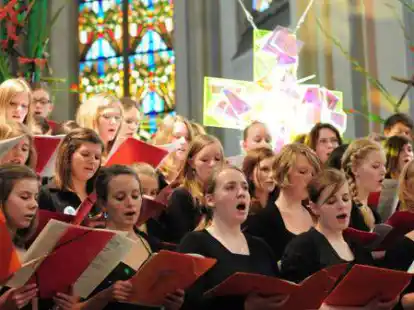 Das Forum St. Peter mit der dazugeh&ouml;rigen Forumskirche (Bild) macht zahlreiche Angebote und ist &ndash; wie hier &ndash; auch regelm&auml;&szlig;ig einer der Veranstaltungsorte des Sch&uuml;lerkulturfestivals &bdquo;Walk&rsquo;n&rsquo;Art&ldquo;.
