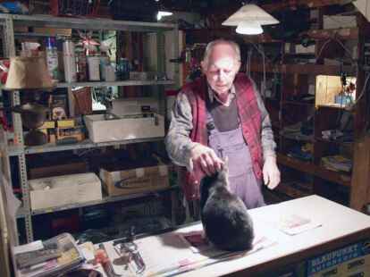 Geerd Hilmers Lambertistra&szlig;e Fahrradwerkstatt Bilder: Oldenburger Medienarchiv/Werkstattfilm