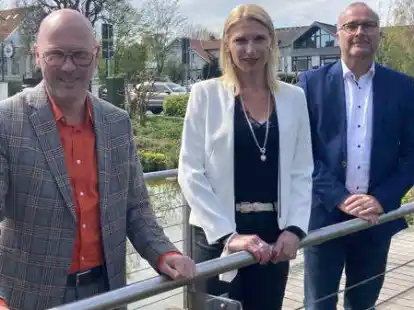 Die Verwaltungsspitze im Cloppenburger Rathaus (von links): B&uuml;rgermeister Neidhard Varnhorn, Stadtr&auml;tin Stefanie L&uuml;bbers, Erster Stadtrat Wigbert Grotjan.