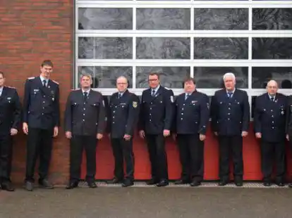 Tagung der F&uuml;hrungskr&auml;fte der Kreisfeuerwehrbereitschaft Cloppenburg mit (von links): Wilfried D&uuml;wel, Hendrik Rauer, Holger Kock, Sascha Steenken, Hartwig Henke, Clemens Mesch, Andreas Bl&ouml;mer, Gerhard Schulte, Harald Harms, Jens Kneese und Heiko Rolfes