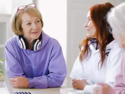 F&ouml;rderung kommunikativer F&auml;higkeiten: Auch darum geht es in der Seniorenakademie (Symbolbild).
