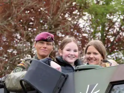 Auch eine Fahrt im Transportpanzer &bdquo;Fuchs&ldquo; geh&ouml;rte zum Programm. Oldenburg