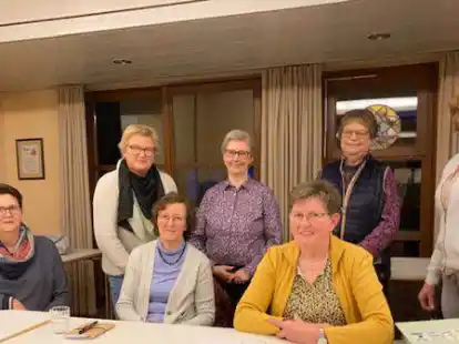 Das Leitungsteam: (vorne, v.l.) Annette Hovehne, Margret M&uuml;nzebrock, Agnes Brinkmann, (hinten, v.l.)  Dr. Petra Wagener, Hildegard Hettwer, Brigitte Elsen und Marlies Jender. Es fehlt Petra Bornhorst.