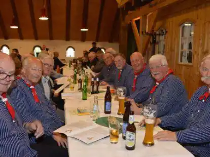 Die Hans-Hermann Singers aus Wittmund waren ebenso vertreten wie Mitglieder der Ch&ouml;re aus Horumersiel, Carolinensiel und Waddewarden.