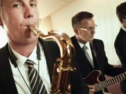 Tritt bei der Nikolai-Promenade auf: der Saxofonist Raimund Moritz (links)