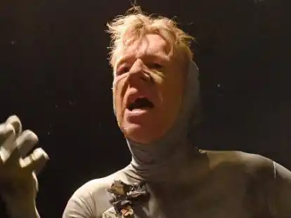 Der Schauspieler Jo Schmitt spielt den Malvolio aus Shakespeares &bdquo;Was ihr wollt&ldquo;.