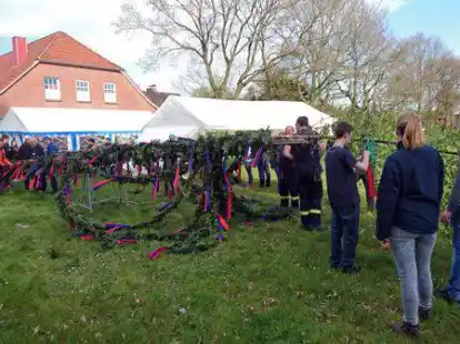 Das war 2017 in Spetzerfehn: bunt geschm&uuml;ckt werden die Maib&auml;ume nach alter Tradition in der Gemeinde Gro&szlig;efehn.