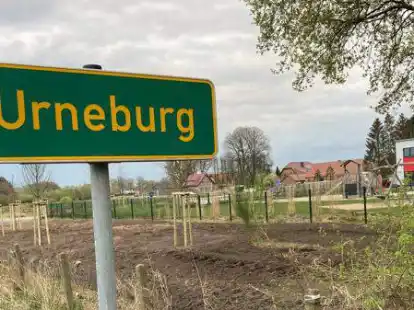 Hier am n&ouml;rdlichen Rand des Kita-Gel&auml;ndes will die Gemeindeverwaltung einen Fu&szlig;weg  anlegen, damit Kinder aus dem Neubaugebiet sicher zum Spielplatz am Theodor-Storm-Weg gelangen k&ouml;nnen.