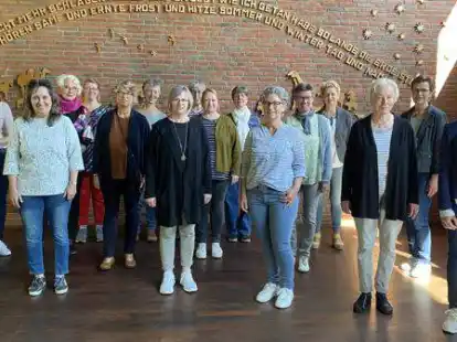 Unter dem Titel &bdquo;Mein Herz ist ein Pendel&ldquo; gibt ein Projektchor am 15. Mai ein Konzert in der Marienkirche in Gro&szlig;enkneten. Die Leitung hat Katharina Adam (links).