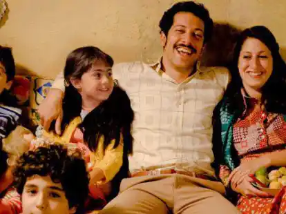 Lebensrealit&auml;ten im deutschen Film: Ein Beispiel zum Thema &bdquo;60 Jahre Anwerbeabkommen mit der T&uuml;rkei&ldquo; ist der Film &bdquo;Almanya &ndash;  Willkommen in Deutschland&ldquo; (Szene).