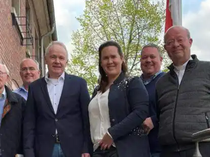 Der Vorstand des Bildungswerkes (von links): Ferdinand Cloppenburg (Ehrenvorsitzender), Bernd Wichmann, Dr. Georg Pancratz, Marie-Theres Lanfer, Rasmus Braun und Christoph Winkeler.