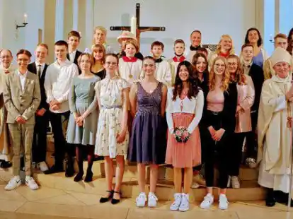 Weihbischof Wilfried Theising hat in Wildeshausen Jugendliche gefirmt. Sie kommen aus der Kreisstadt und der Nachbargemeinde Gro&szlig;enkneten.