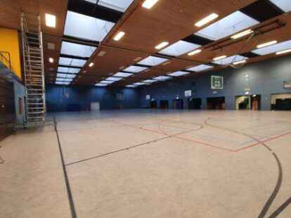 Der Fu&szlig;boden der Mehrzweckhalle am Huder Bach muss erneuert werden.