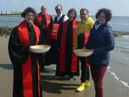 Juliane Ost, Bernhard Busemann, Stefan Stalling, Meike von Fintel, Rainer Claus und Doris M&ouml;llenberg (von links) freuen sich auf die S&uuml;dstrandtaufe im September.