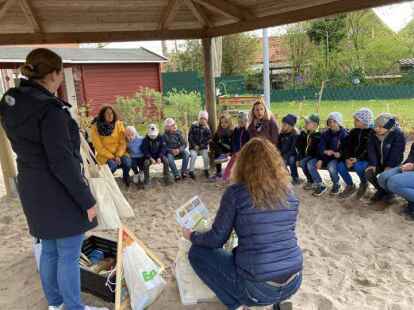 Die Vorschulkinder der Kiga Steinhausen haben viel Spa&szlig; bei der Fragerunde der Muddis.