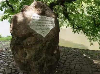 Auf der Reiseroute der Blexer Dorfgemeinschaft steht auch der Weserstein in Hann. M&uuml;nden