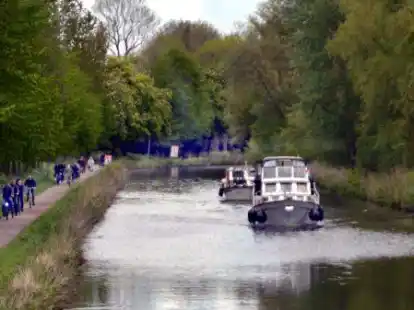 Bootjefahrer m&uuml;ssen seit 2021 mehr Geld f&uuml;r das Schleusen auf dem Ems-Jade-Kanal bezahlen.