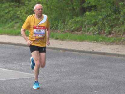 Trainiert auch mit 80 Jahren noch mehrmals pro Woche: der Wardenburger Klaus Fromme.