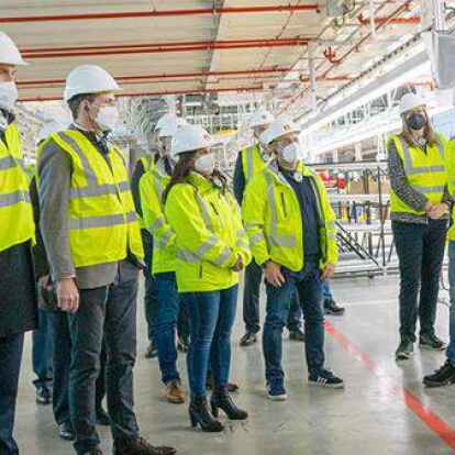 Konzern- und Markenvorst&auml;nde sowie Betriebsratsvertreter informieren sich im Emder Werk.