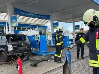 Der Gas-Tank eines Erdgasautos explodierte an einer Tankstelle in Wittmund.