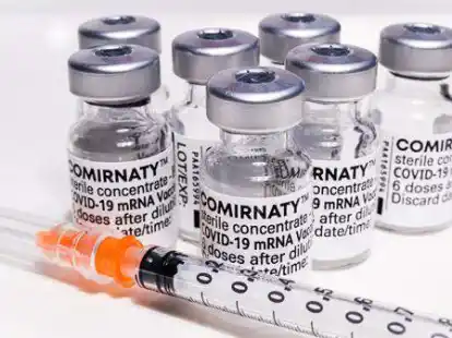 Comirnaty ist der in Deutschland beliebteste mRNA-Impfstoff. Seine Wirkweise erkl&auml;rte BionTech-Managing Director Dr. Klaus K&uuml;hlcke.