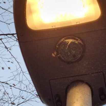 Mutwillig zerst&ouml;rt: Immer wieder fallen Stra&szlig;enlaternen in Emden durch Vandalismus und Diebstahl aus.