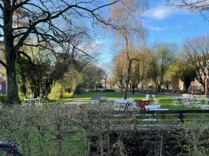 Veranstaltungsort am Stephanplatz: Kleine B&uuml;hne scheint okay, Heckenpinkler sind unerw&uuml;nscht.