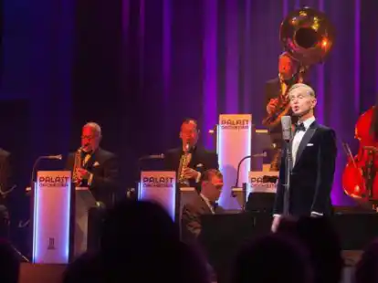 Brachten Liebe, Leidenschaft und Topfpflanzen musikalisch auf die B&uuml;hne: Max Raabe und sein Palast Orchester.